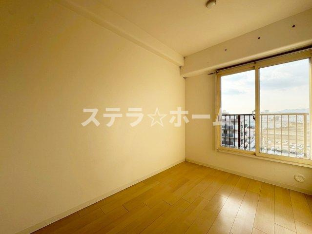 ネオコーポ茨木の洋室|使い勝手のいい洋室です