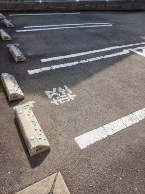 【駐車場】 | フルーリエ | 駐車場があるので、車を買う予定の方も安心です