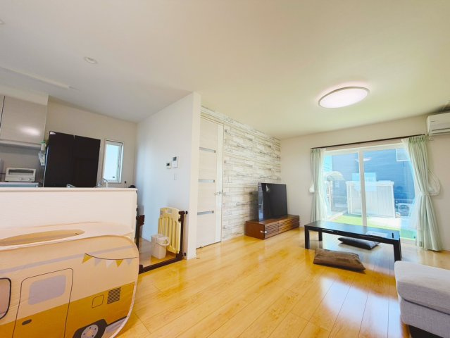 セクシーな洗面台♪筑西市幸町の築浅戸建の居間・リビング