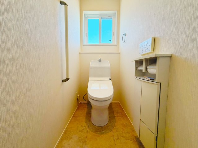 セクシーな洗面台♪筑西市幸町の築浅戸建のトイレ