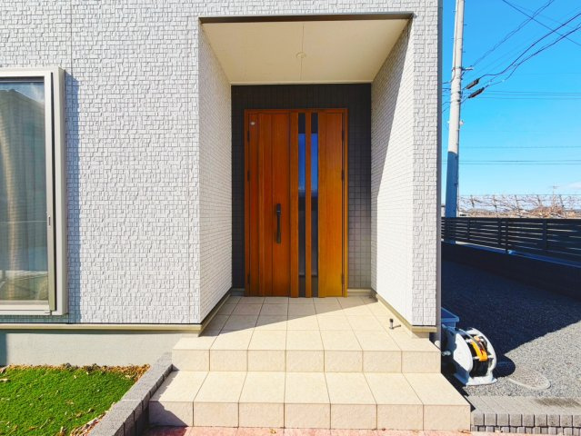 セクシーな洗面台♪筑西市幸町の築浅戸建の玄関