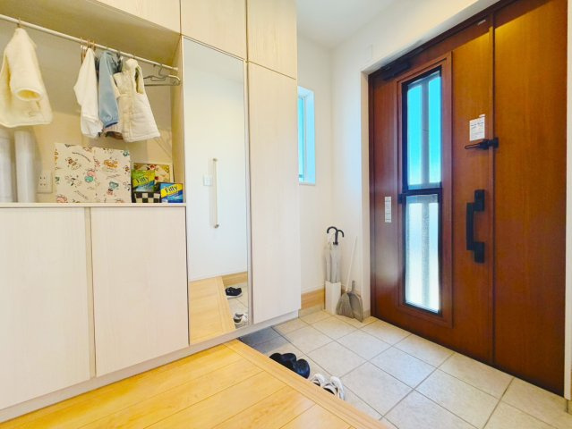 セクシーな洗面台♪筑西市幸町の築浅戸建の玄関