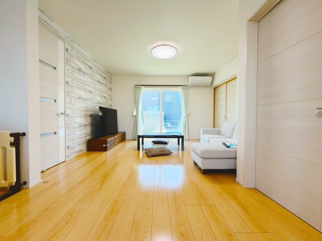 セクシーな洗面台♪筑西市幸町の築浅戸建の居間・リビング