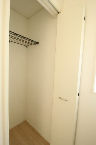 南金田（第1）　新築戸建　5号棟【全5区画】の収納|1F　トイレの前