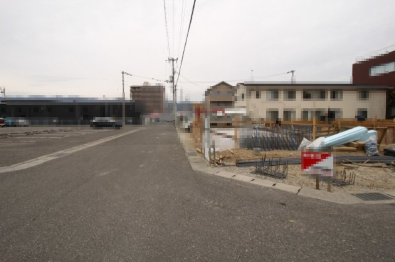 南金田（第1）　新築戸建　5号棟【全5区画】の前面道路含む現地写真|西側　幅　5.97ｍ　　間口　6.53ｍ