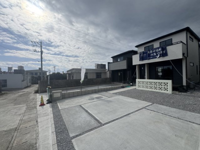 【外観】 | 糸満市喜屋武（全2棟）ラスト2号棟 | 2号棟　並列駐車3台完備♪ウッドデッキ付き♪