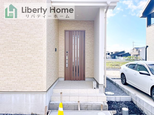 筑西市市野辺25-P1　新築戸建　2号棟のエントランス