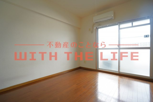 レジデンス亜依II【キャッシュバック対象物件】の寝室|広くて明るい寝室