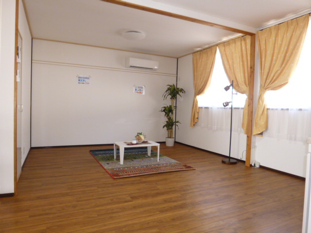 ベルメゾンツネの居間・リビング