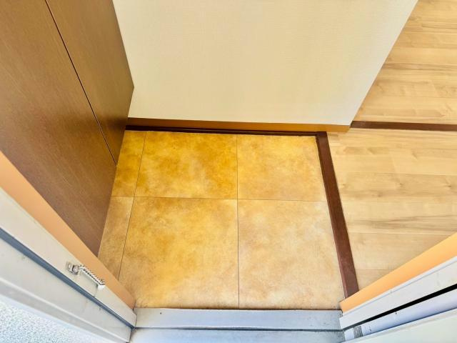 ハイツ・ラポールＢ棟の玄関