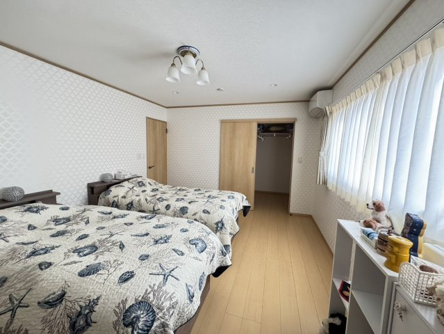 築浅の綺麗でおしゃれな平家♪　那須町高久丙の注文中古住宅の洋室|広々とした洋室です