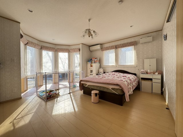 築浅の綺麗でおしゃれな平家♪　那須町高久丙の注文中古住宅の洋室|収納があり使い勝手のいい洋室です