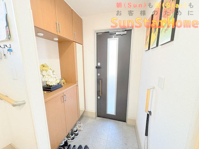 【サンスターホーム】瑞穂町　長岡1丁目　中古戸建ての玄関