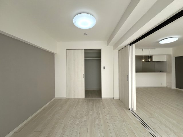 海あり！山あり！駅直結！スーパーあり！不満はなし！！卍【リノベ／サンビーチ追浜】の洋室|使い勝手のいい洋室です