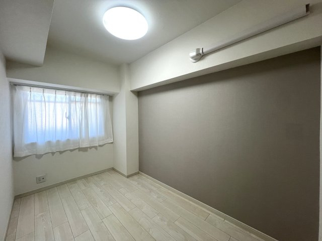 海あり！山あり！駅直結！スーパーあり！不満はなし！！卍【リノベ／サンビーチ追浜】の洋室|使い勝手のいい洋室です