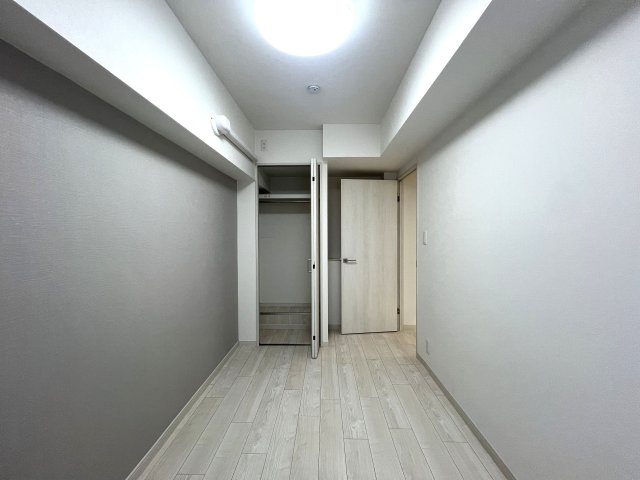 海あり！山あり！駅直結！スーパーあり！不満はなし！！卍【リノベ／サンビーチ追浜】の洋室|明るい洋室です