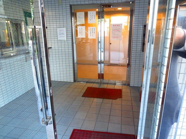 シェスタ白川台のエントランス