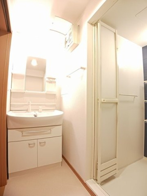 【洗面所】 | ペスカ・砂山 | ゆったりとスペースのある洗面所