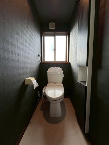 【ReDream】樫原平田町のトイレ|各階にトイレがあると、来客時にも気兼ねなく使えて便利です。また、朝の忙しい時間も余裕を持って出かけられます。