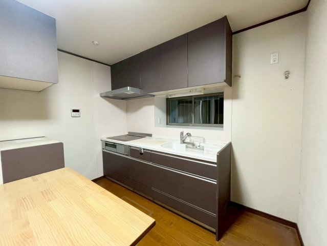 【ReDream】樫原平田町のキッチン|調理に集中しやすい、壁付けタイプのシステムキッチン！