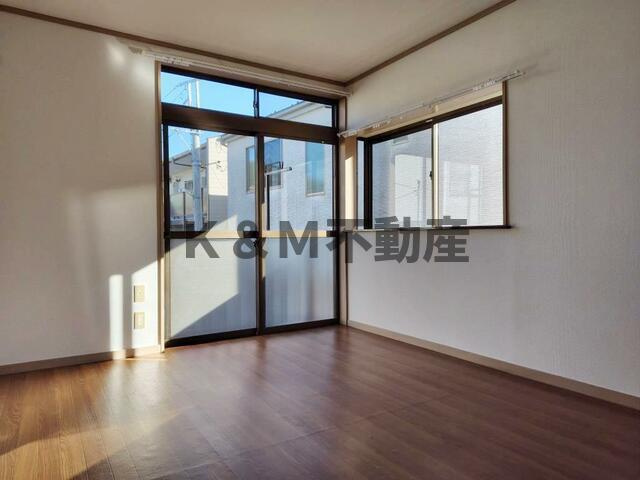 エースシティハイツの居間・リビング|こちらのリビングで趣味の時間をお楽しみください