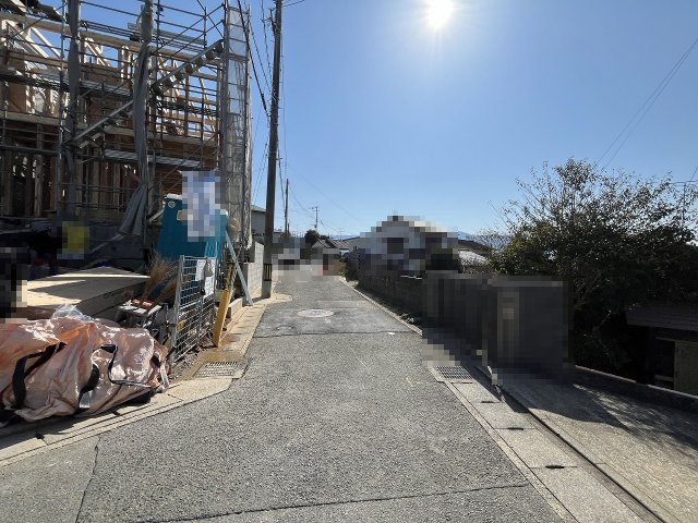 【その他】 | 福岡市南区屋形原2丁目第9　1号棟（全1棟）【仲介手数料無料・0円】 | 現地写真。前面道路です。