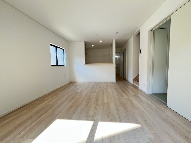 【内装】 | 福岡市南区屋形原2丁目第9　1号棟（全1棟）【仲介手数料無料・0円】 | 施工例。リビングです。施工例は完成時と異なる場合があります。