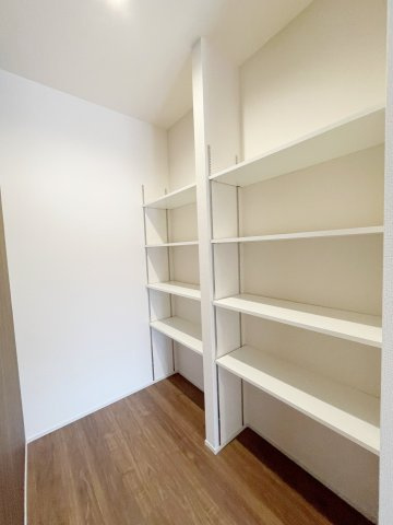 新築戸建・新築建売　太田市第1花香塚町　綿打小学校・綿打中学校の収納|パントリー収納も充実◎防災グッズの保管場所にもおすすめです！