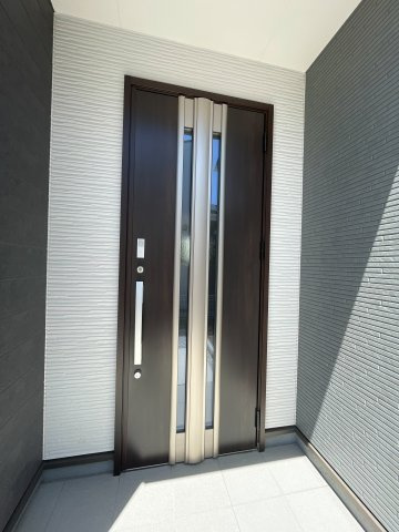 新築戸建・新築建売　太田市第1花香塚町　綿打小学校・綿打中学校の玄関|カメラ付きインターホンのある玄関！