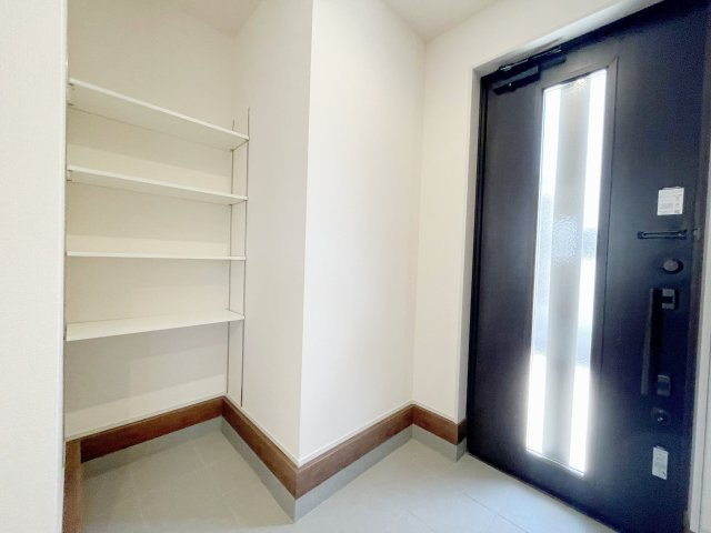 新築戸建・新築建売　太田市第1花香塚町　綿打小学校・綿打中学校の収納|可動棚付きなので高さ調節可能な玄関収納！