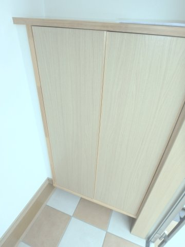 上富井貸家の玄関