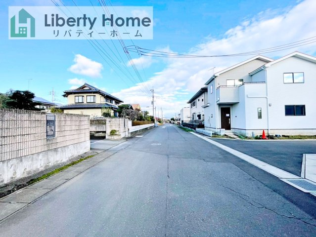 筑西市市野辺25-P1　新築戸建　4号棟の前面道路含む現地写真