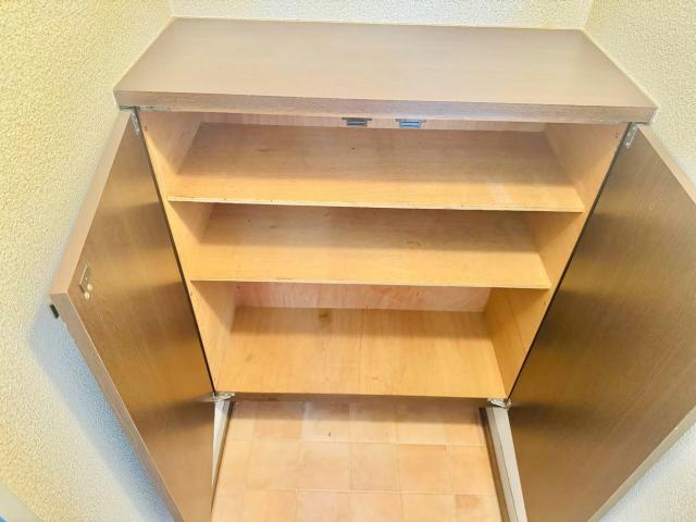 ハイツ・ラポールＡ棟の玄関