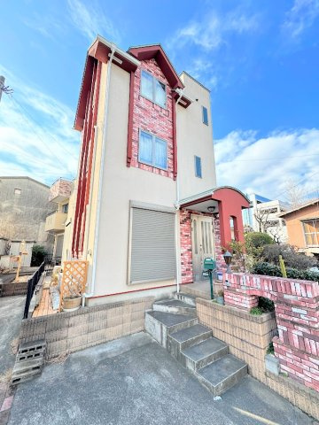 港南区下永谷5丁目の外観|◆一戸建てを中心とした街並みが整然と続き、周辺は高い建物が建っていないので、緑の多い閑静な趣を感じる環境です。街並みや周辺環境も重要なポイントです！！