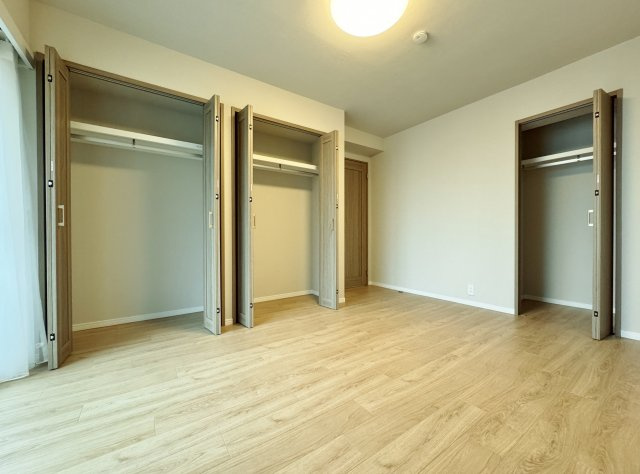 コスモ氷川台の洋室|7.6帖洋室
主寝室にもピッタリな広々とした居室です
居室は全室広さをしっかりと確保しております