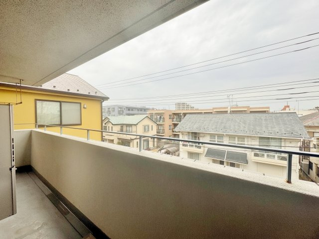 コスモ氷川台のバルコニー|南向きのワイドバルコニー
陽当り良好でお洗濯物もしっかりと乾きます