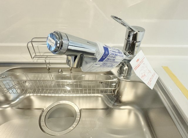 コスモ氷川台のキッチン|ビルトイン浄水器新規交換
クリアな水が毎日使え、見た目にもスマートな浄水器一体型