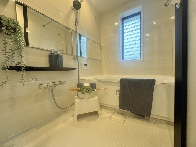 コスモ氷川台の浴室|ユニットバス新規交換
浴室乾燥機・追炊機能付
小窓付き♪♪