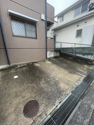 名谷パインハイツの駐車場