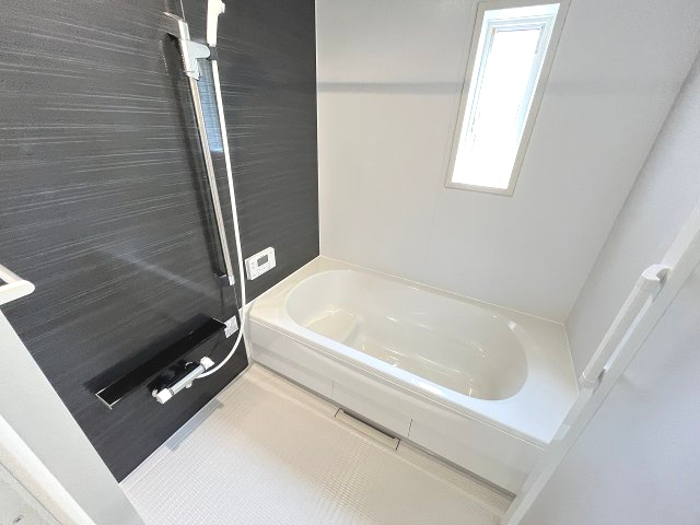 【内装】 | 福岡市南区弥永5丁目第15　1号棟（全1棟）【仲介手数料無料・0円】 | 施工例。浴室です。施工例は完成時と異なる場合があります。