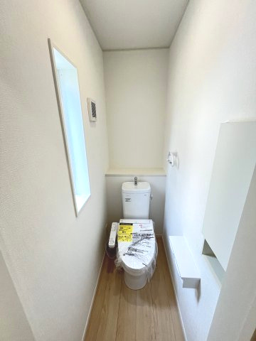 【内装】 | 福岡市南区弥永5丁目第15　1号棟（全1棟）【仲介手数料無料・0円】 | 施工例。1階のトイレです。施工例は完成時と異なる場合があります。
