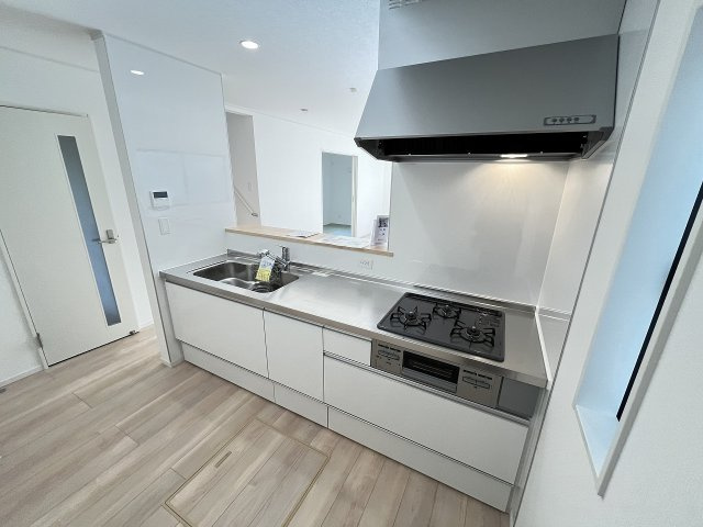 【キッチン】 | 福岡市南区弥永5丁目第15　1号棟（全1棟）【仲介手数料無料・0円】 | 施工例。施工例は完成時と異なる場合があります。
