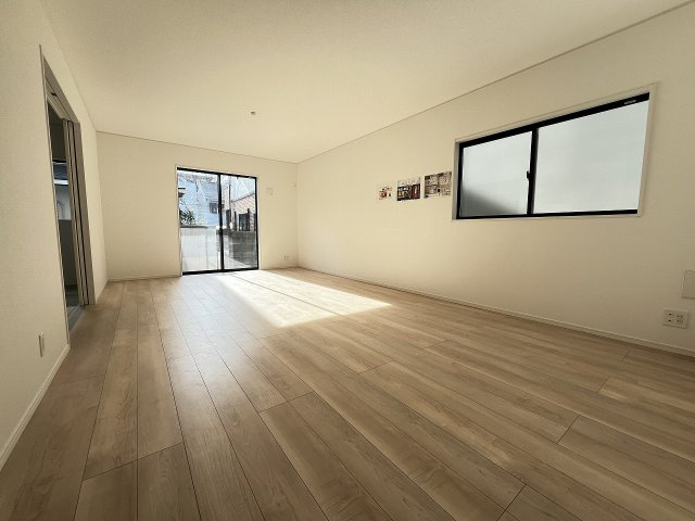 【内装】 | 福岡市南区弥永5丁目第15　1号棟（全1棟）【仲介手数料無料・0円】 | 施工例。リビングです。施工例は完成時と異なる場合があります。