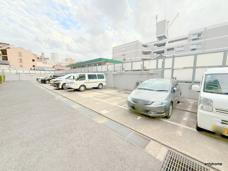 グレイスコート上本町　仲介手数料無料の駐車場