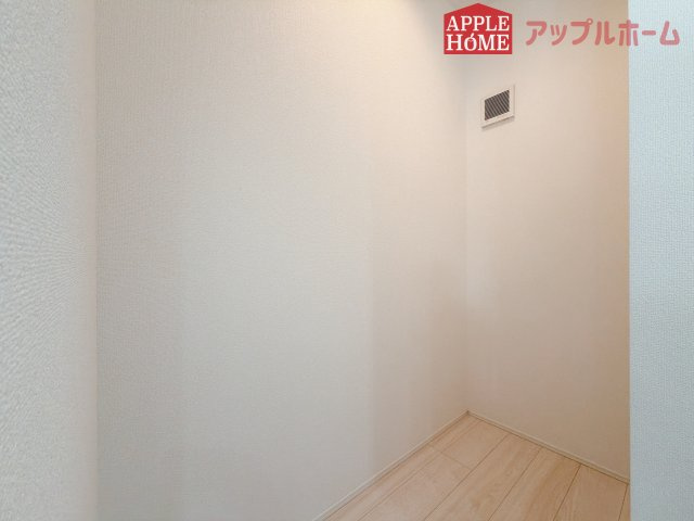 [新築住宅] 行田市矢場 平屋 全2棟の収納|キッチン横にはパントリーもあります♪