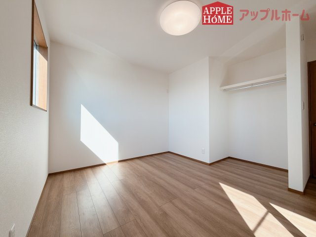 [新築住宅] 行田市前谷 第3期 全9棟の洋室|２階居室は全室収納あり！たっぷりある収納活用でお部屋もキレイを保てます♪