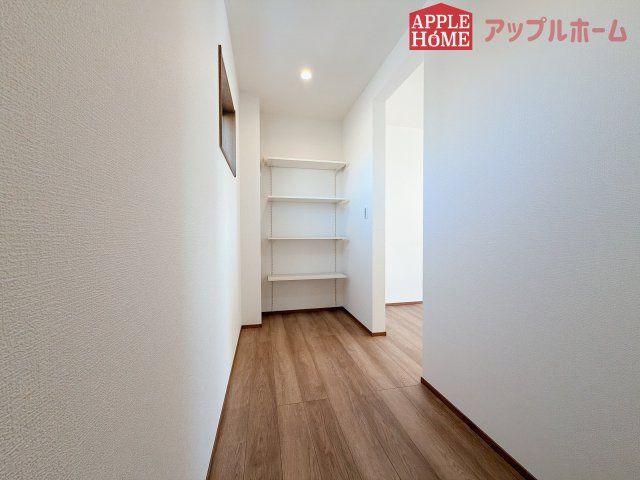 [新築住宅] 行田市前谷 第3期 全9棟の収納|広々パントリースペース