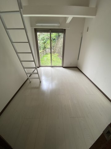 ベイルーム県立大学Ｂの居間・リビング|こちらの居間で趣味の時間をお楽しみください