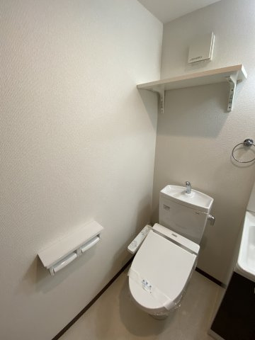 ベイルーム県立大学Ｂのトイレ|落ち着いたトイレです