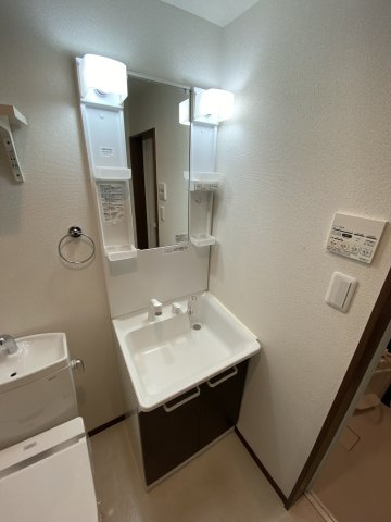 ベイルーム県立大学Ｂの独立洗面台|使いやすい独立洗面台です